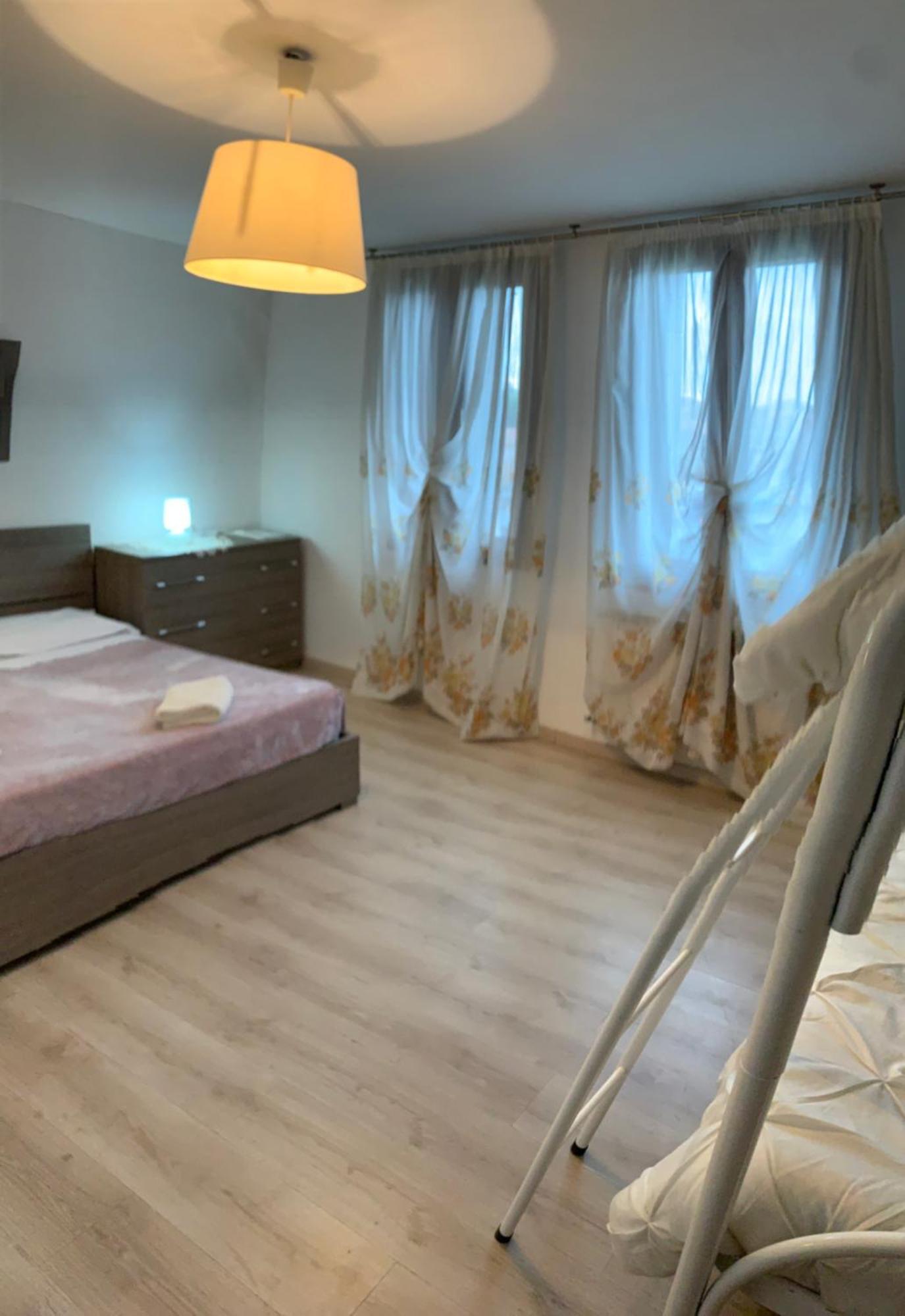 Romantic Enchantment With Private Bathroom Guest house