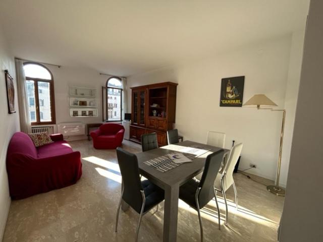 Apartment Homes & Holidays