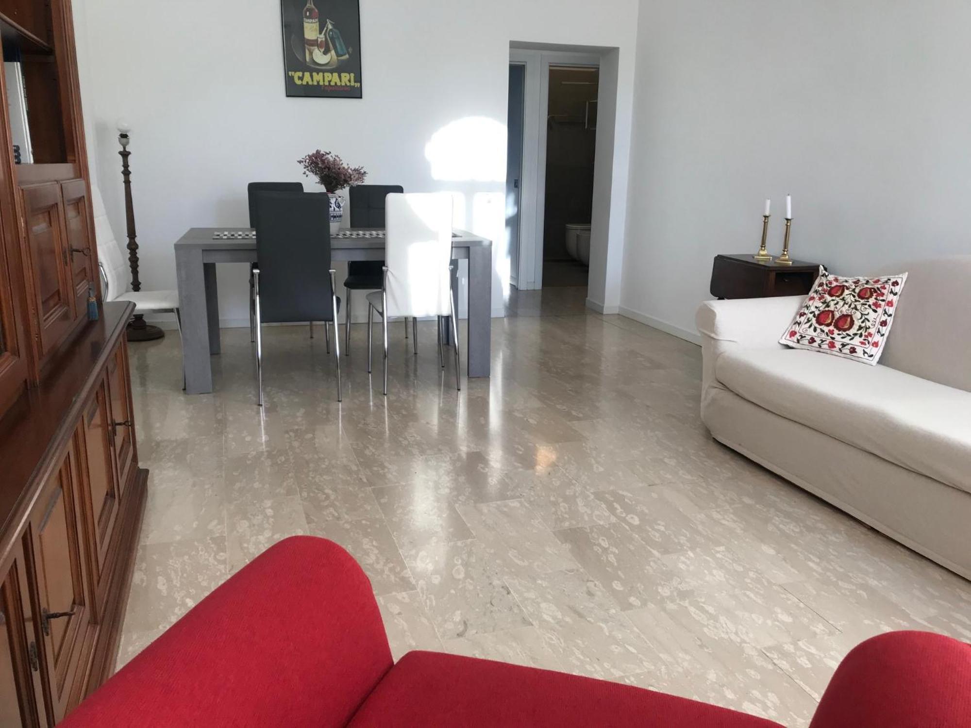 Homes & Holidays