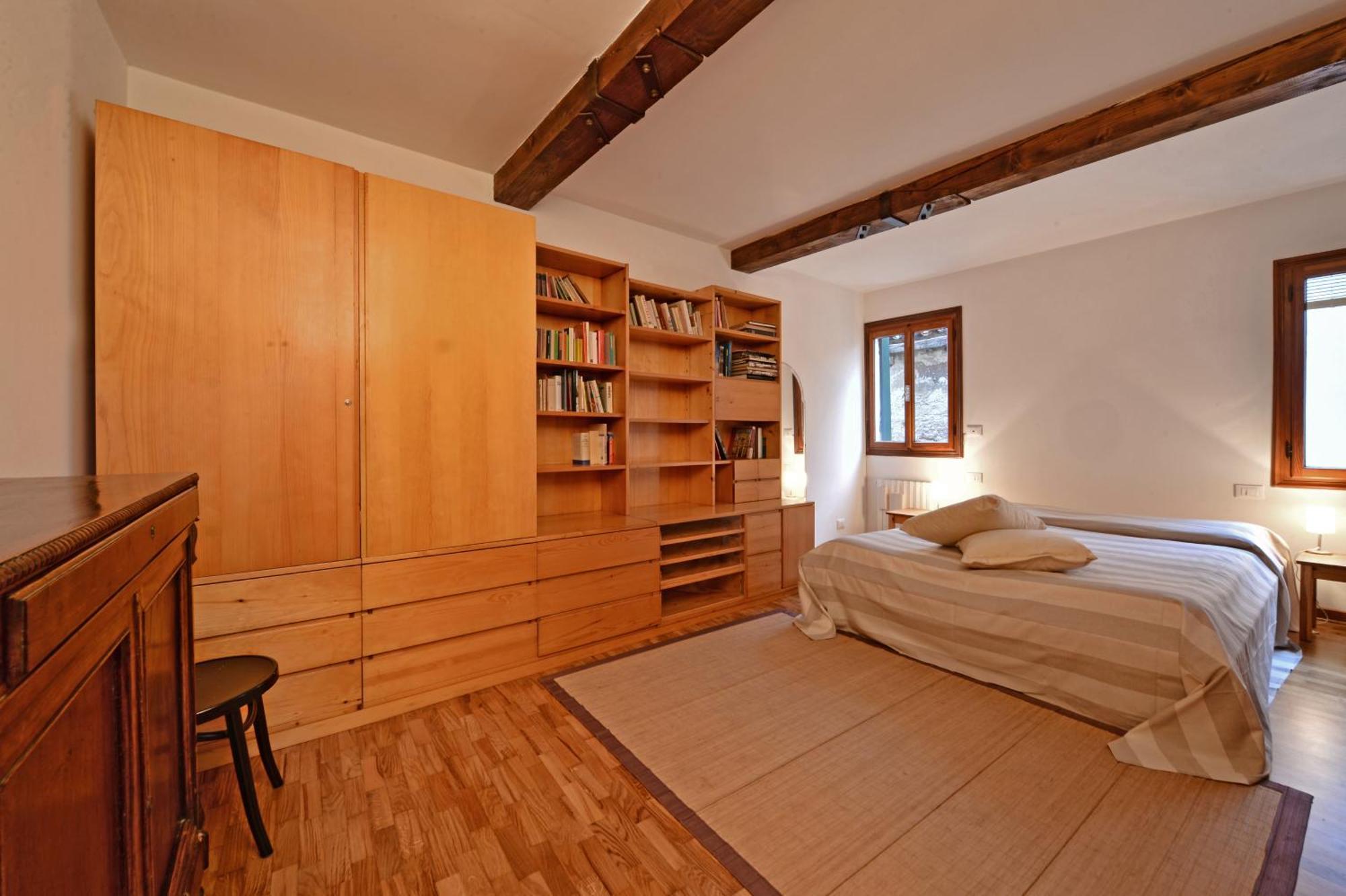 Apartment Homes & Holidays *