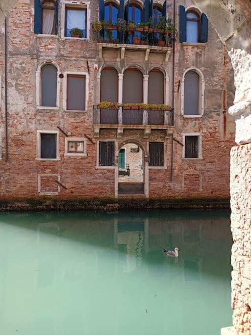 Ca' Amaltea Canal View Apartment Venice