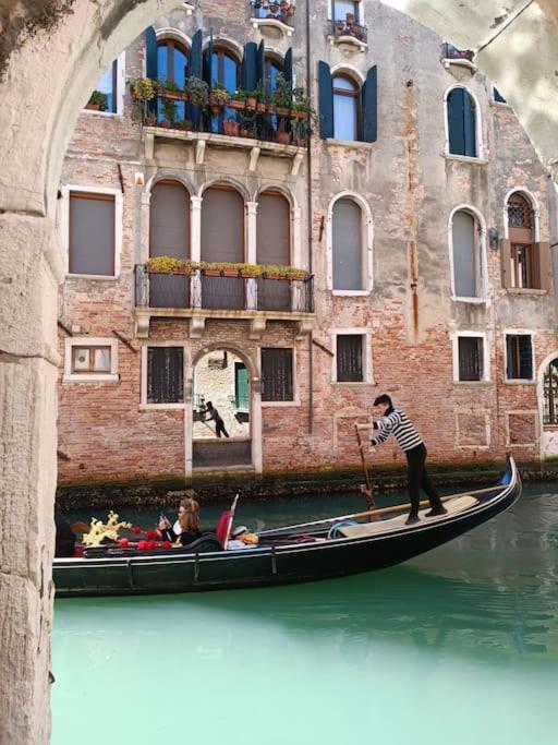Apartment Ca' Amaltea Canal View Venice