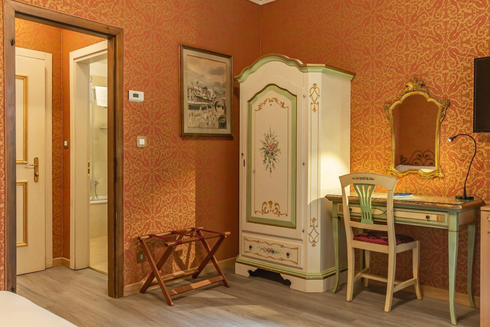 La Fenice Et Des Artistes
