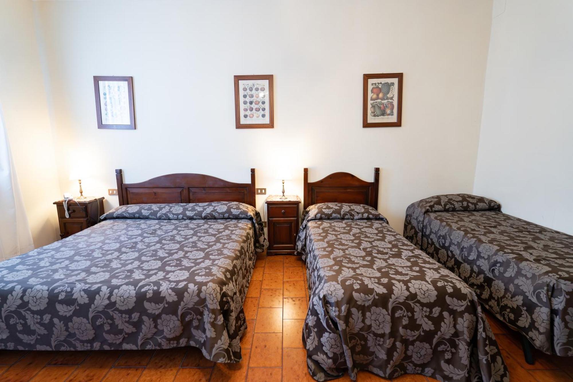 Tivoli Hotel 2*