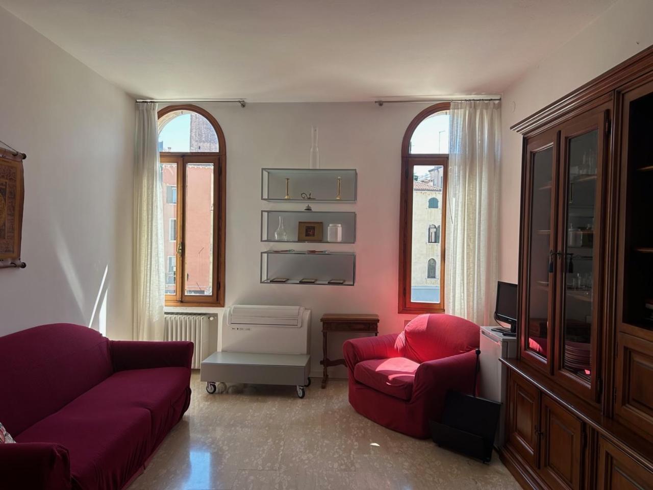 Homes & Holidays Apartment Venice