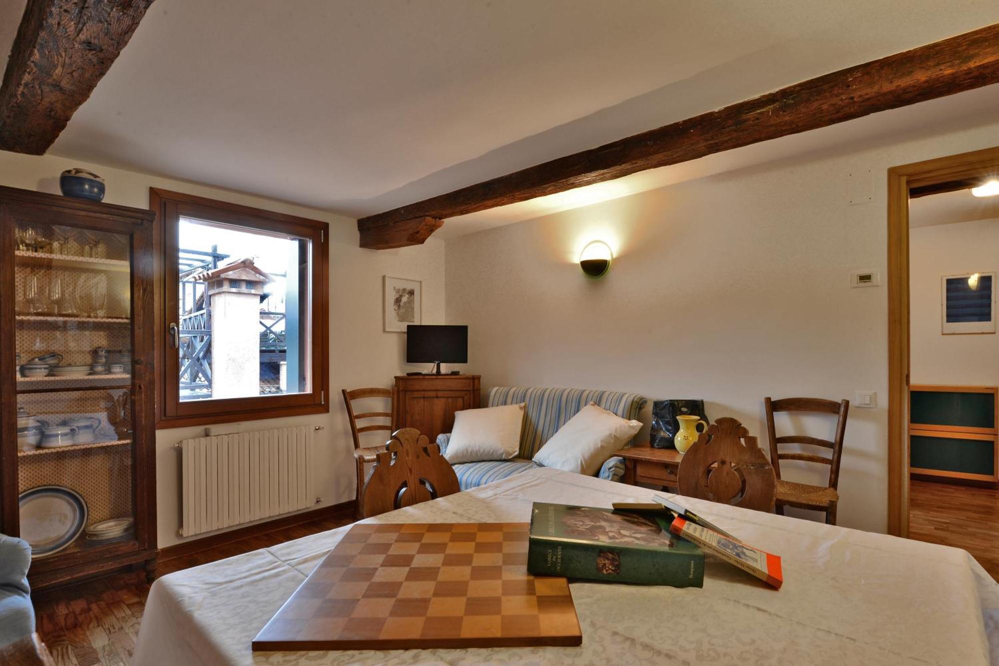 Apartment Homes & Holidays *