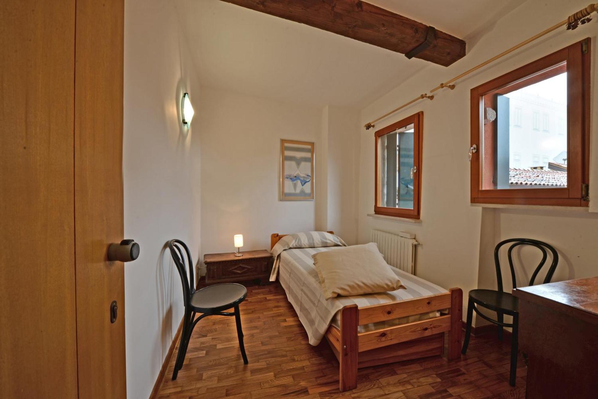 Apartment Homes & Holidays *