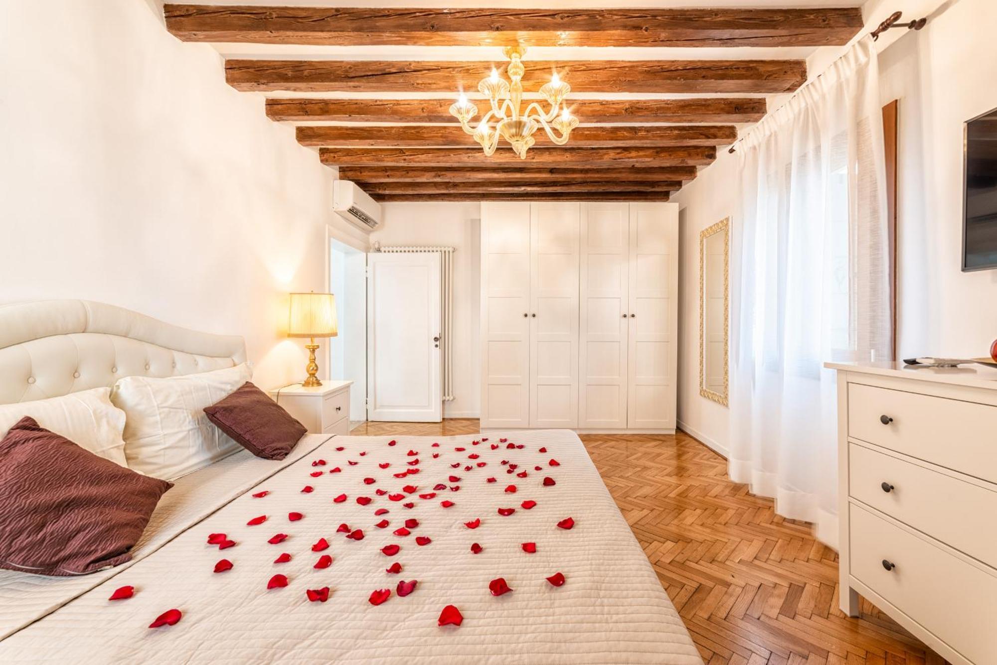 Casanova Fenice - Canal View Apartment
