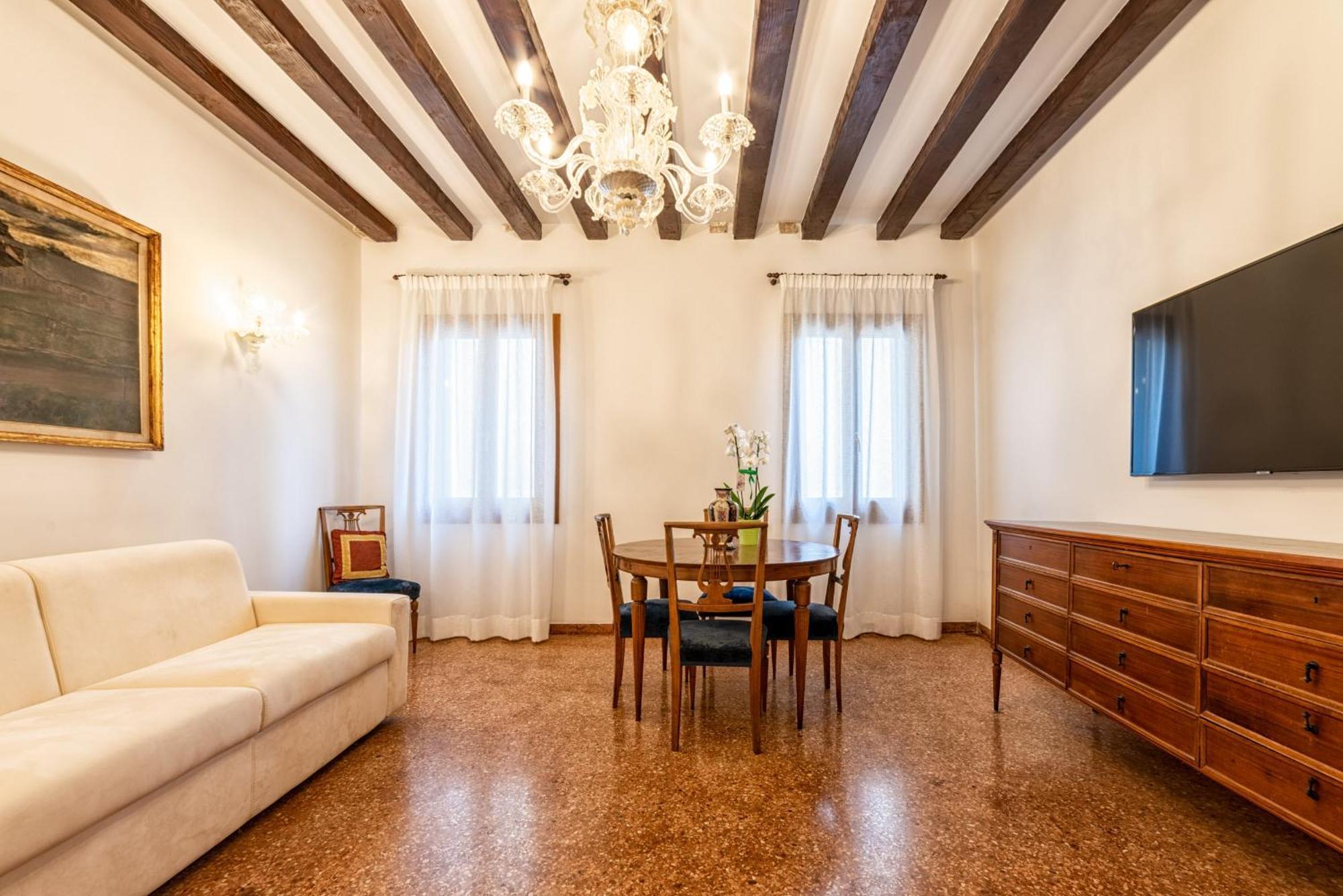 Casanova Fenice - Canal View Venice