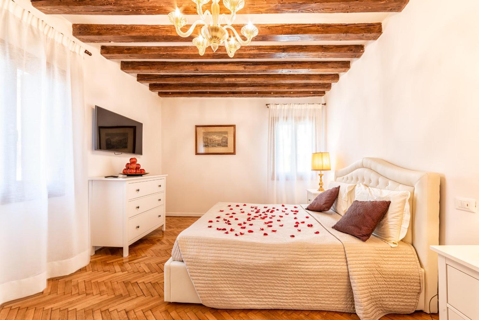 Casanova Fenice - Canal View Apartment