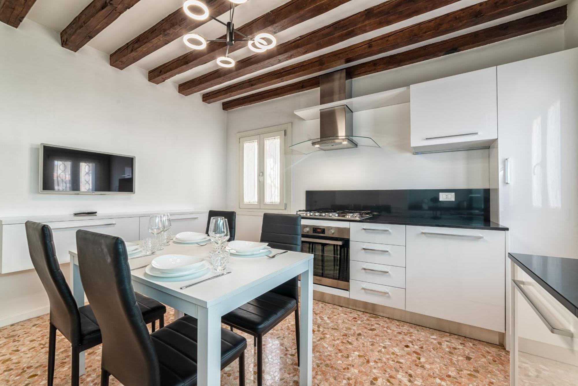 Casanova Fenice - Canal View Apartment Venice