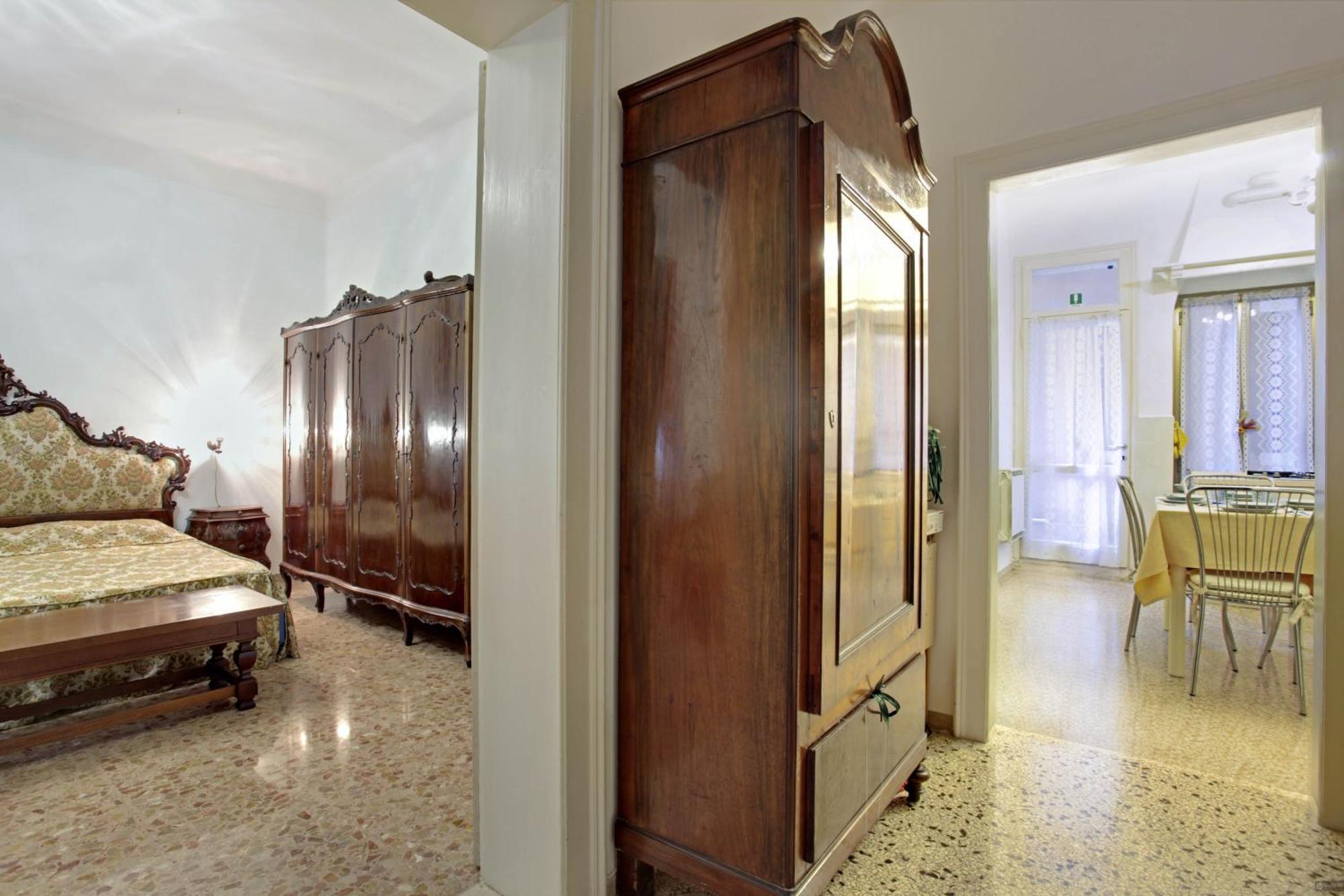 Queen House Apartment