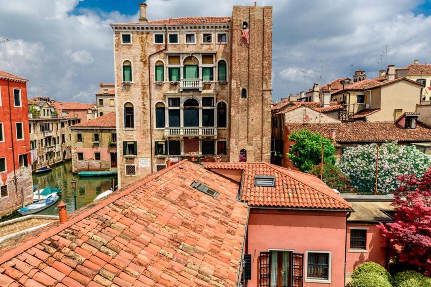 Blue On Canal Apartment Venice