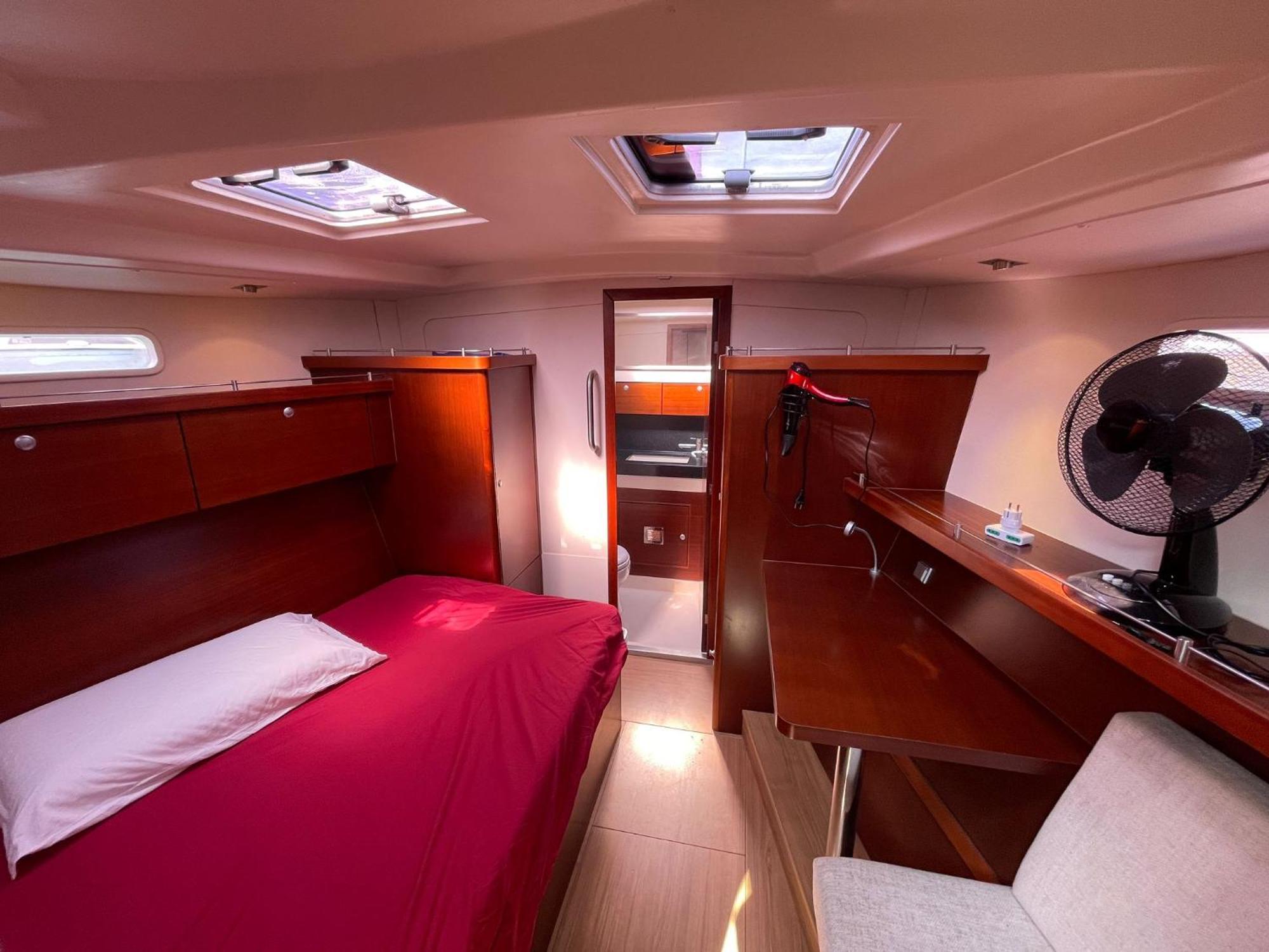Botel Venice Boat Tour With Aperitif And Music Included On A Sailing Boat Venice