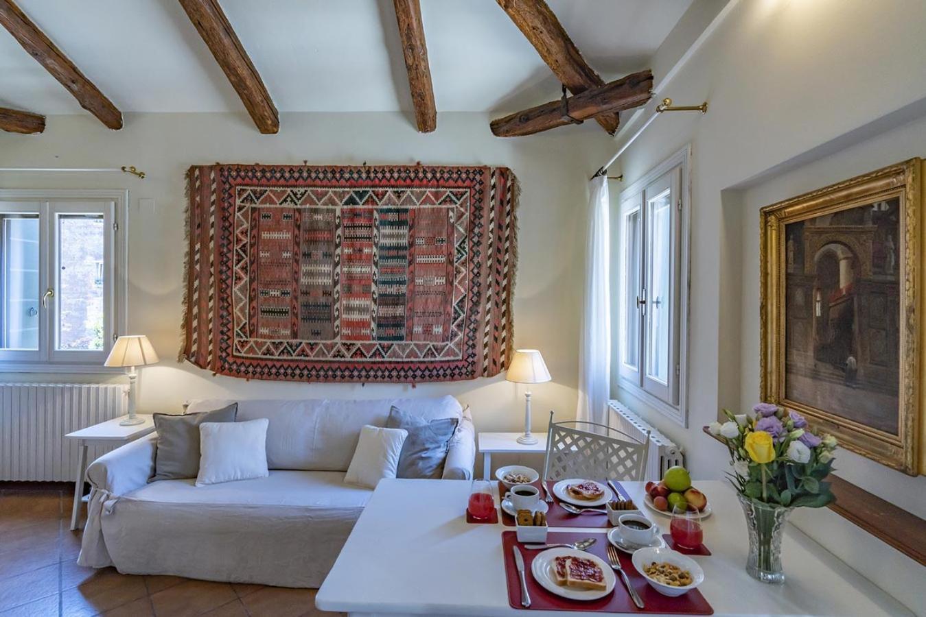 Lo Squero 3 With Balcony In Dorsoduro Apartment *