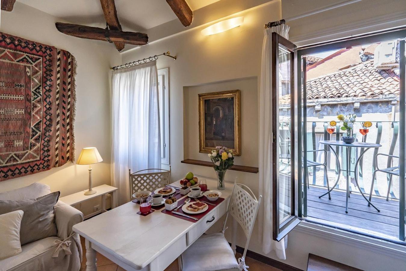 Lo Squero 3 With Balcony In Dorsoduro Venice