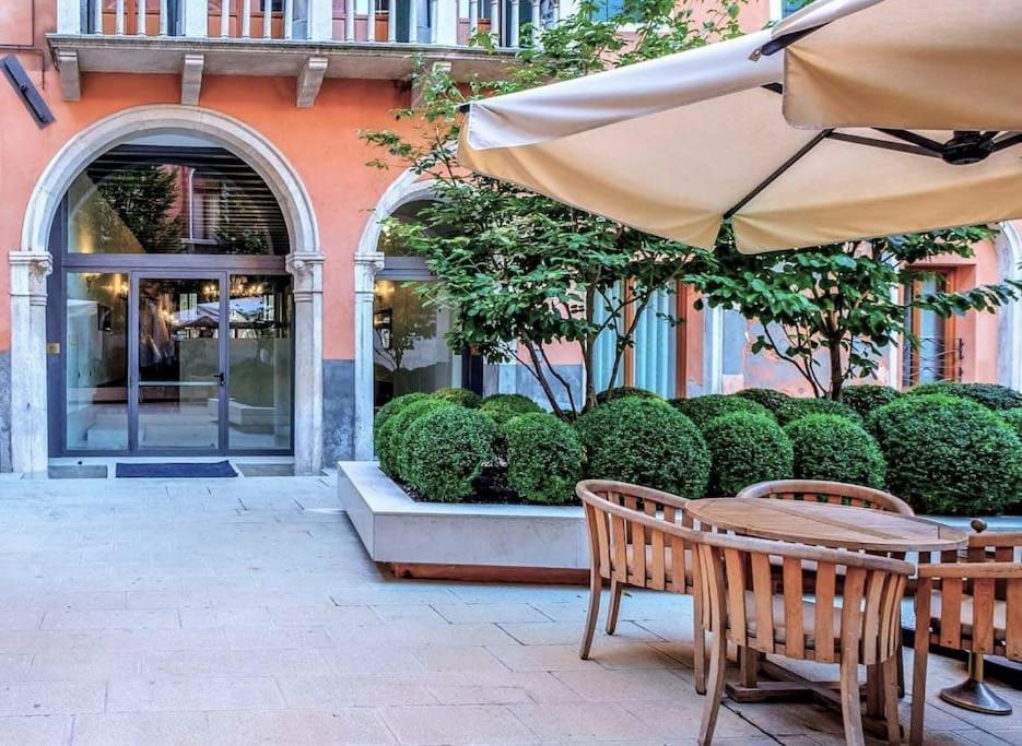 Ca' Vittoria, A Different Way To In Apartment Venice
