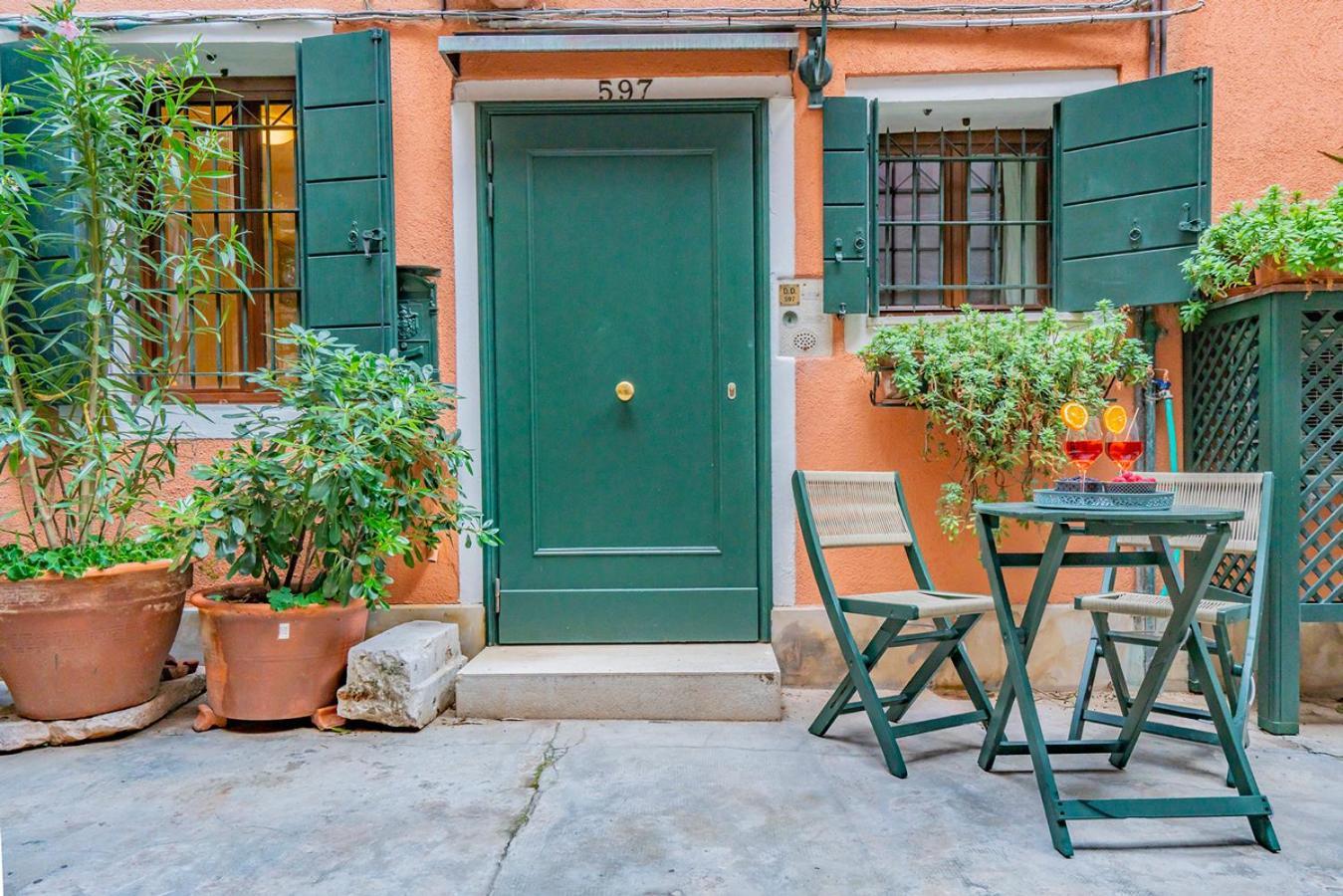 Lo Squero 1 The Secret Courtyard In Dorsoduro * Venice
