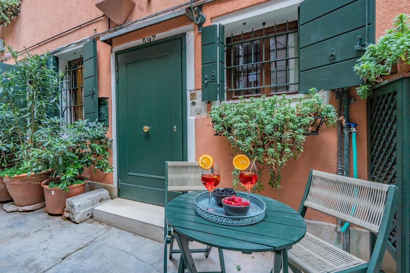 Lo Squero 1 The Secret Courtyard In Dorsoduro * Venice