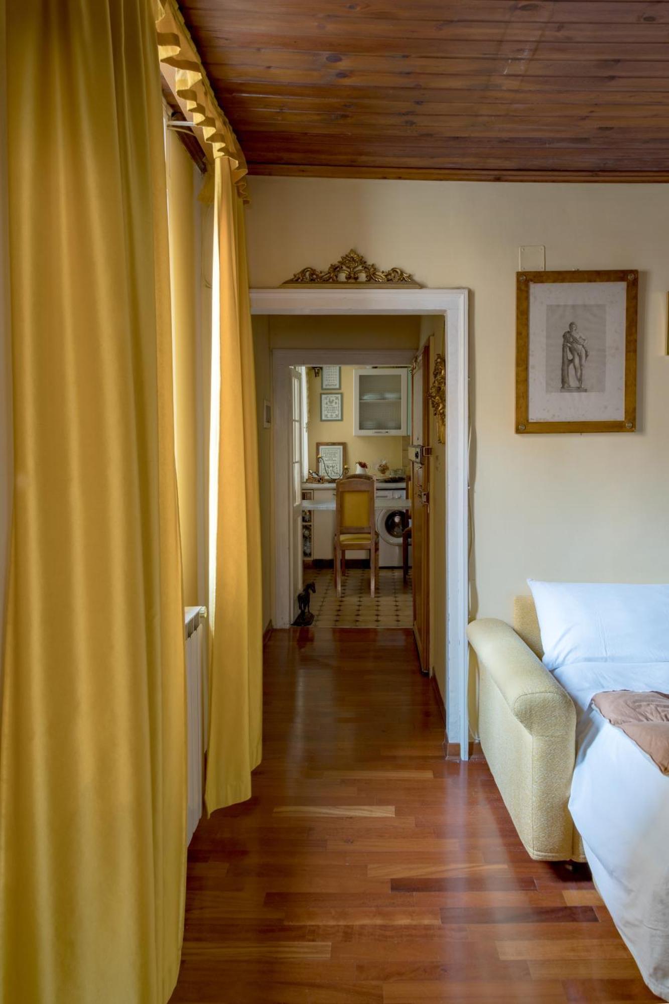 Lorenzo's Apartment