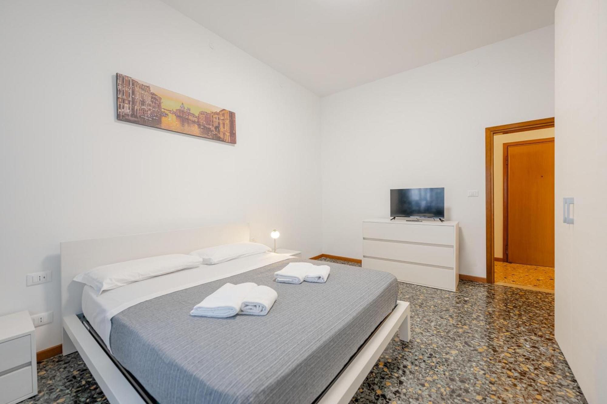 Tatiana Flat-10 Minutes From