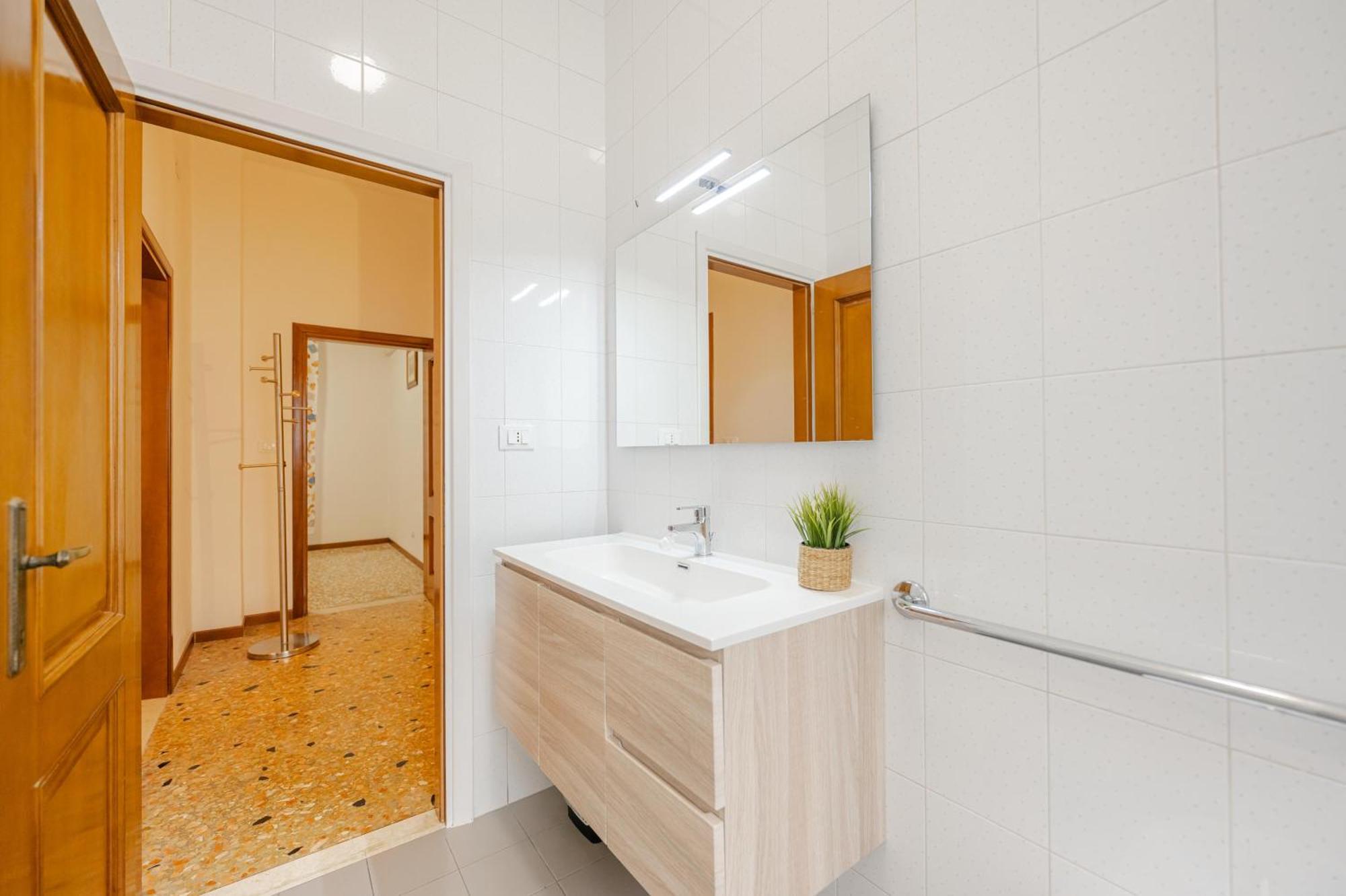 Tatiana Flat-10 Minutes From Venice