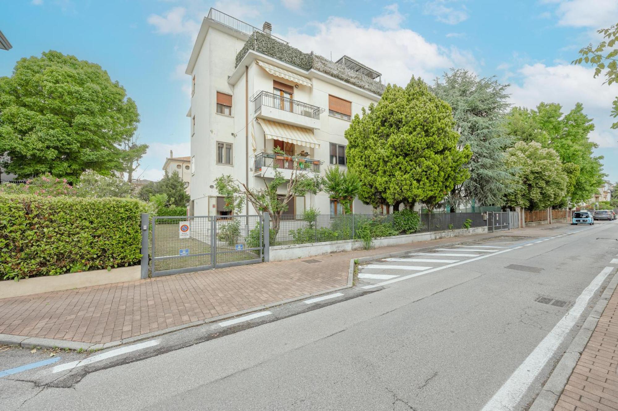 Tatiana Flat-10 Minutes From