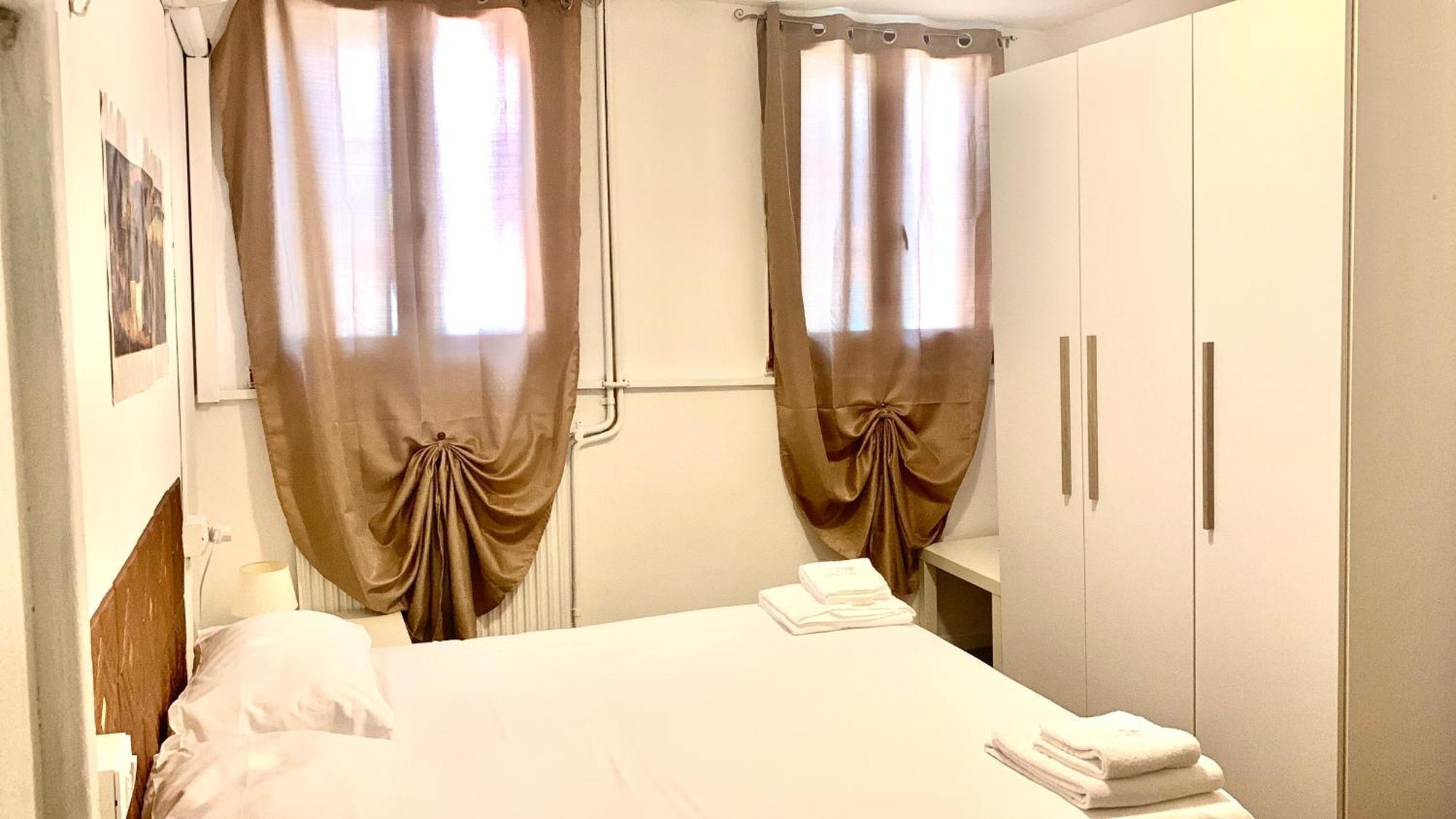 /room With Private Bathroom *