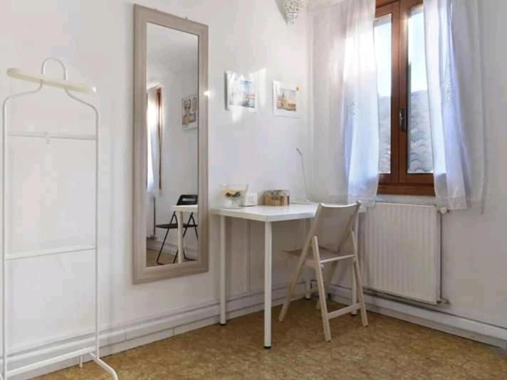Acomodação com café da manhã  /room With Private Bathroom *
