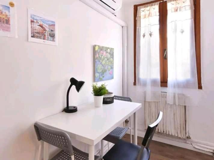 Acomodação com café da manhã  /room With Private Bathroom Veneza