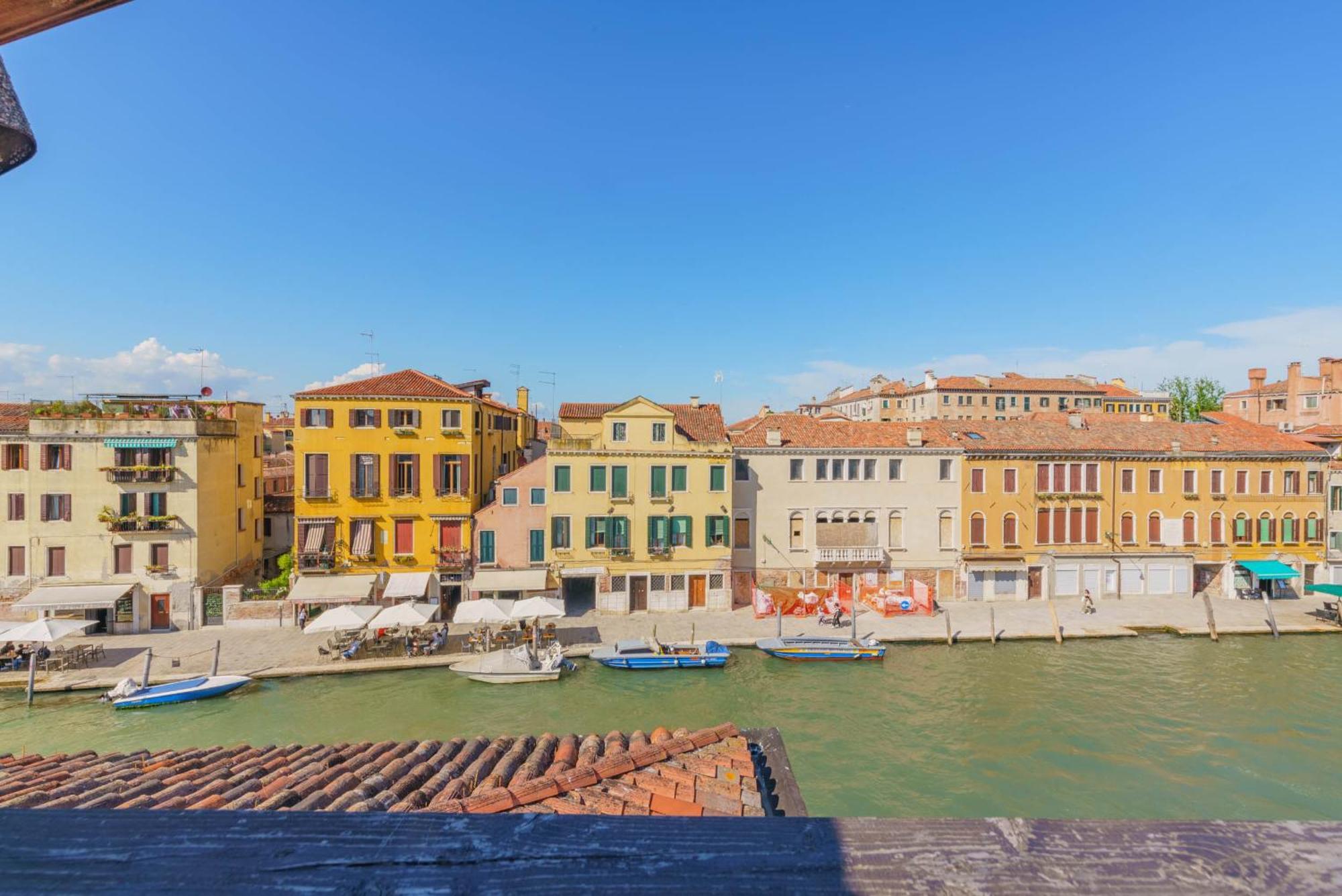 Casa Virginia Direct At The Canal Cannaregio With Own Roof Terrace * Venice