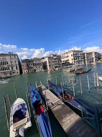 Ponte Di Rialto E Canal Grande-palazzo Benzon * Venice