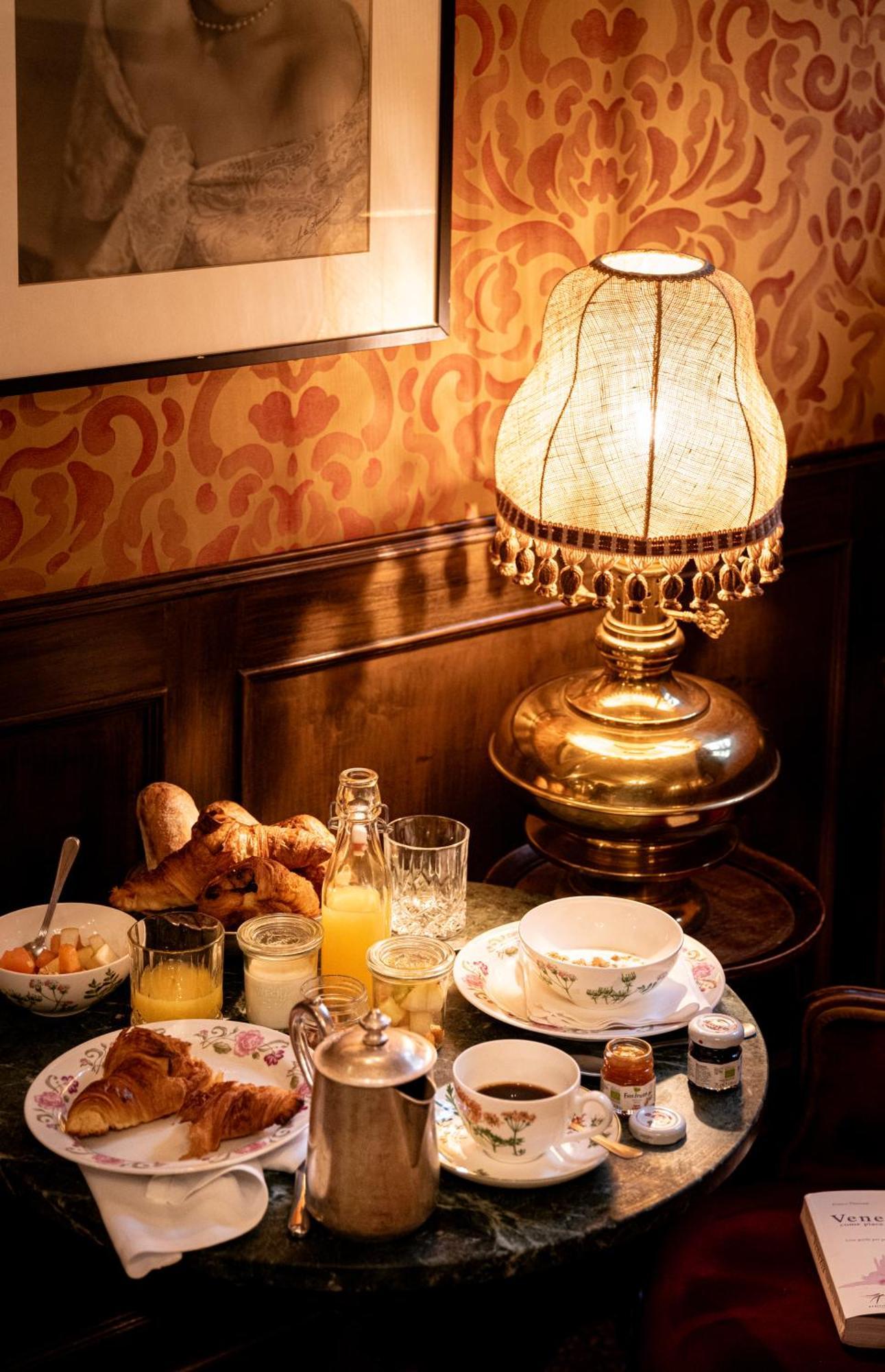 Flora Hotel 3*