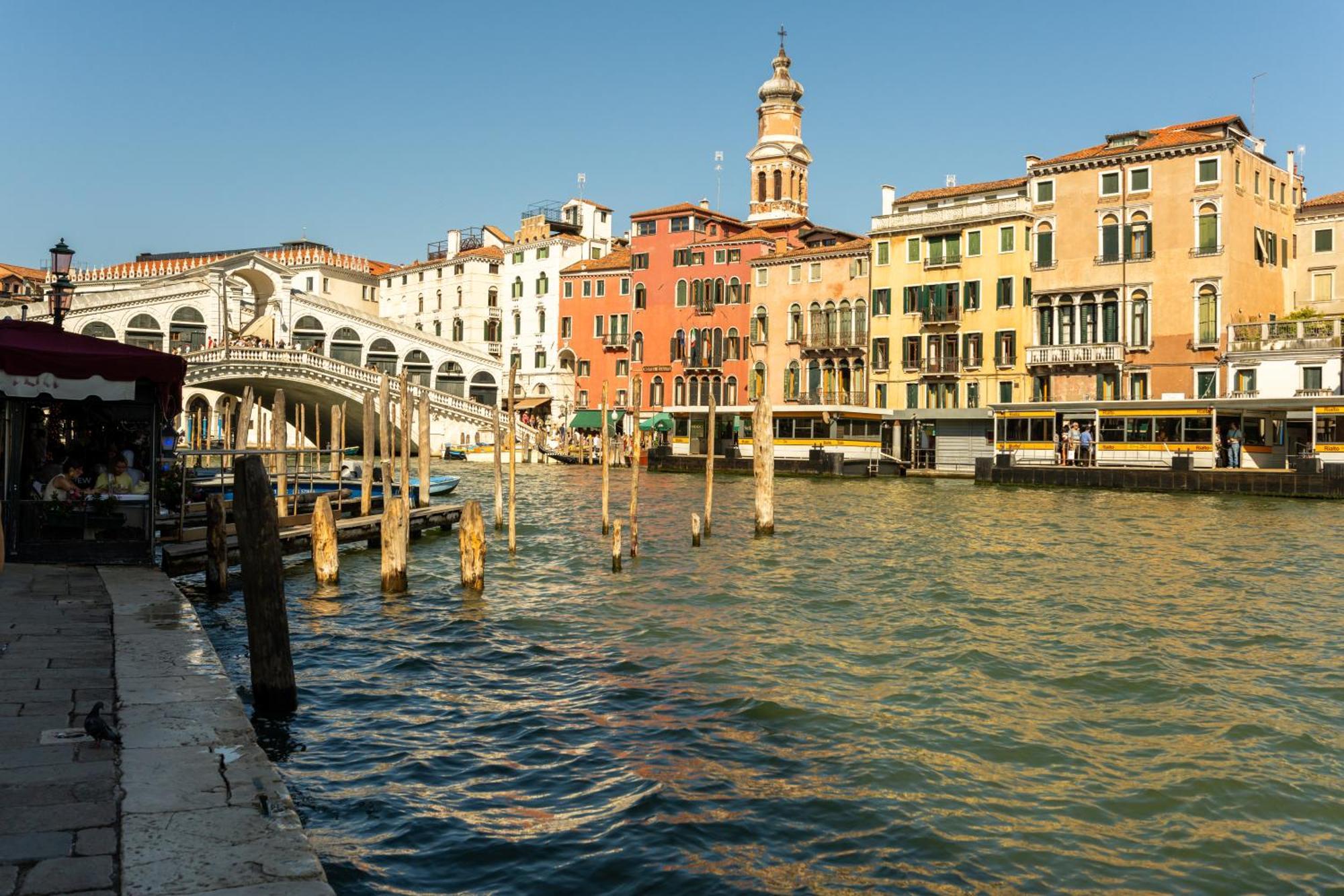 By Rialto Apartment *