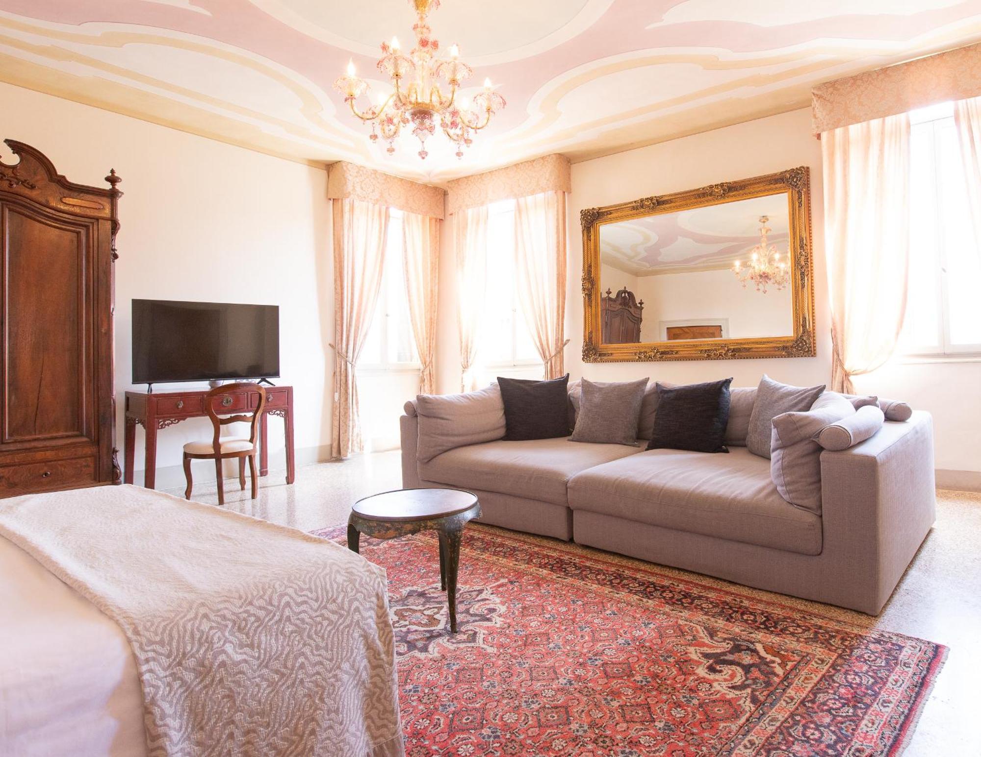 Palazzetto Pisani Grand Canal Guest house