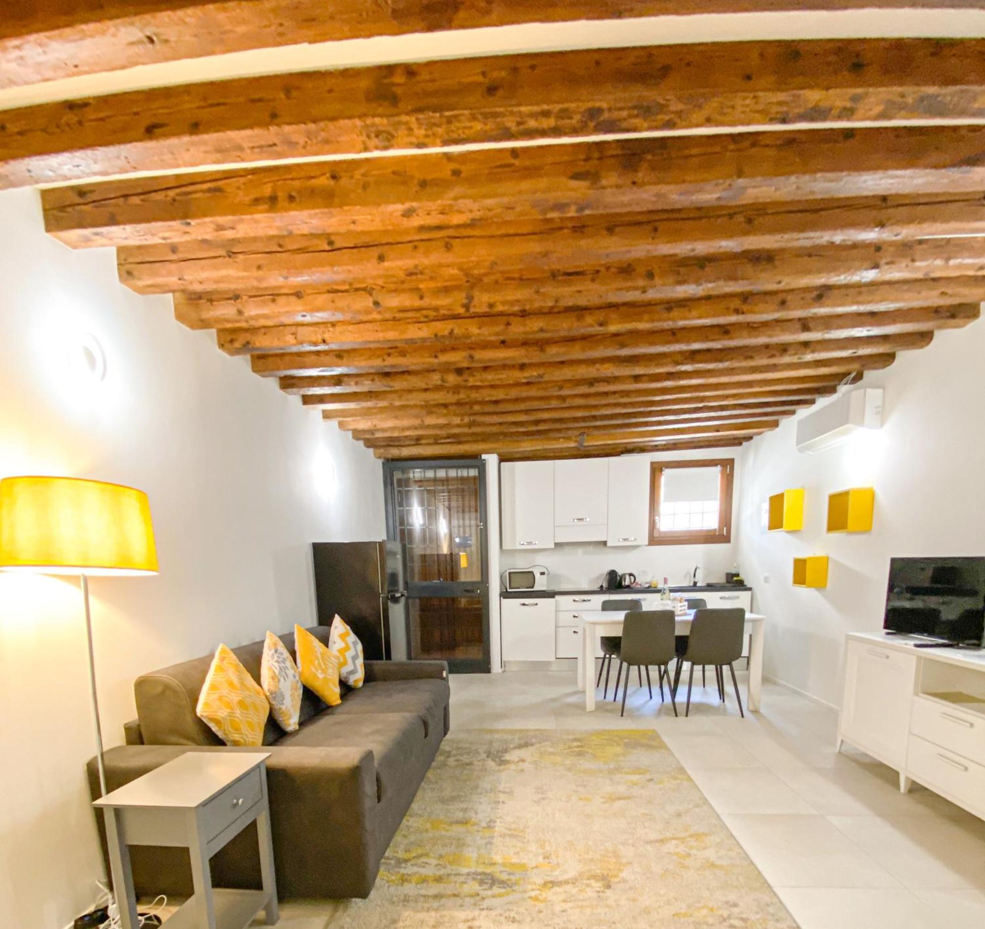 Apartment Isa Lovely In Venice
