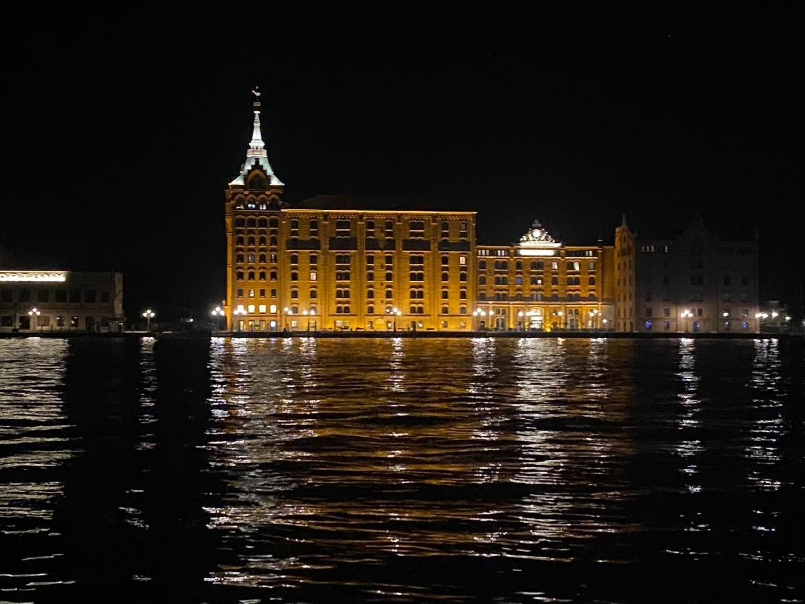 Giudecca Palanca 664 * Venice