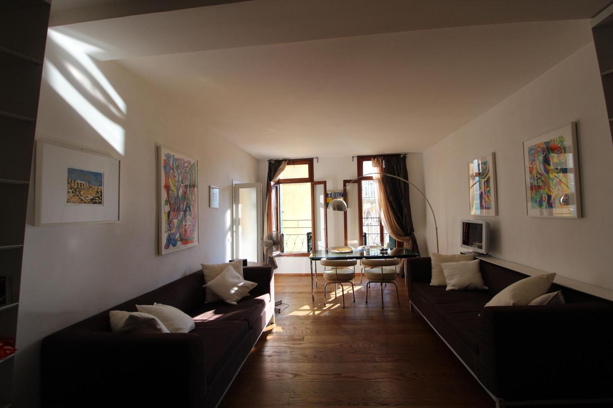 Stunning In The Heart Of Apartment
