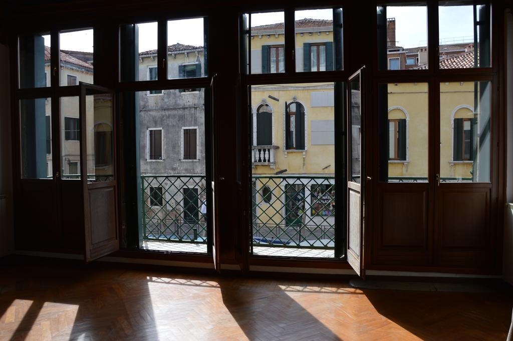 Dorso Duro Apartment *