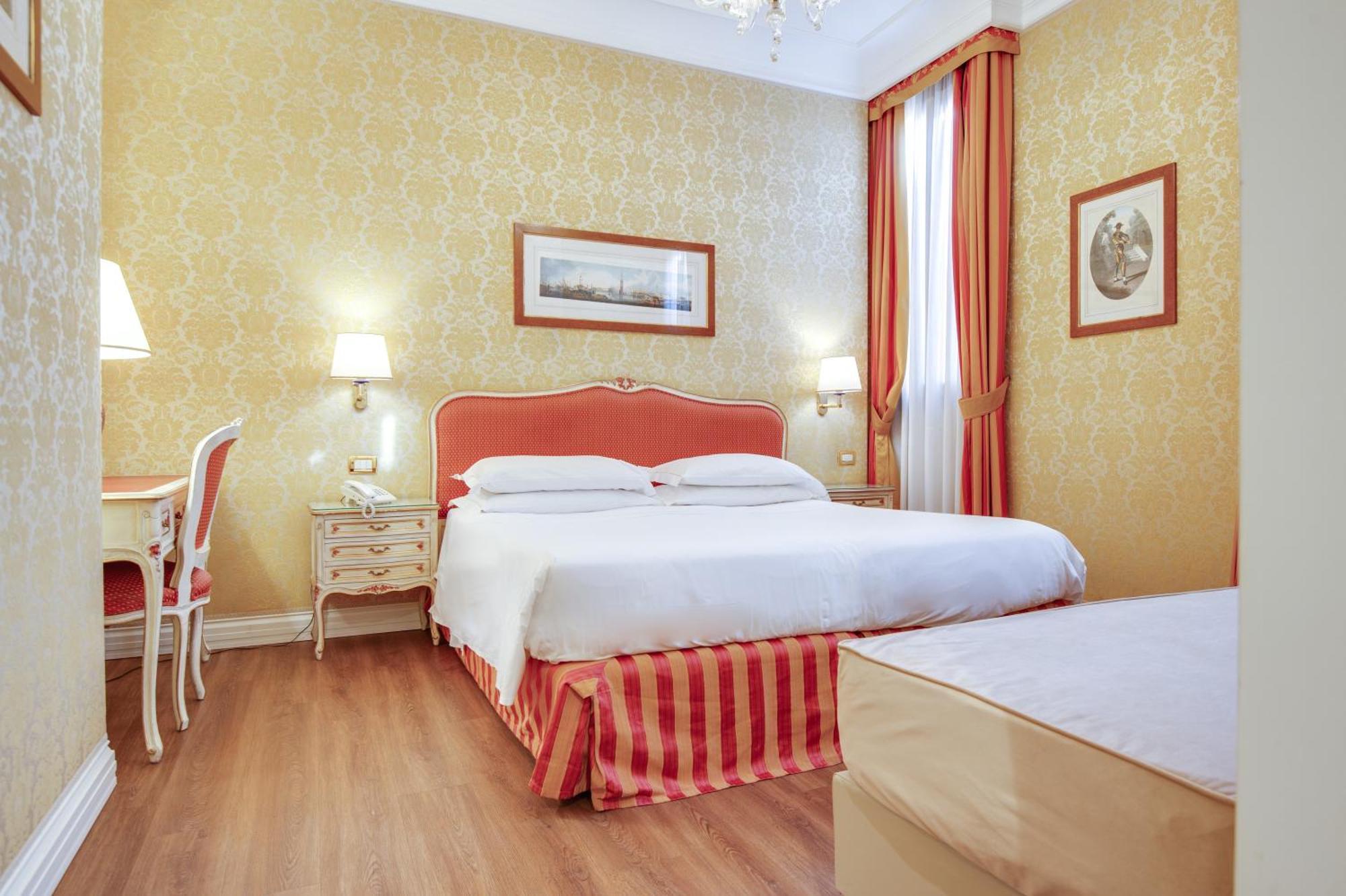 Hotel Antiche Figure 3*