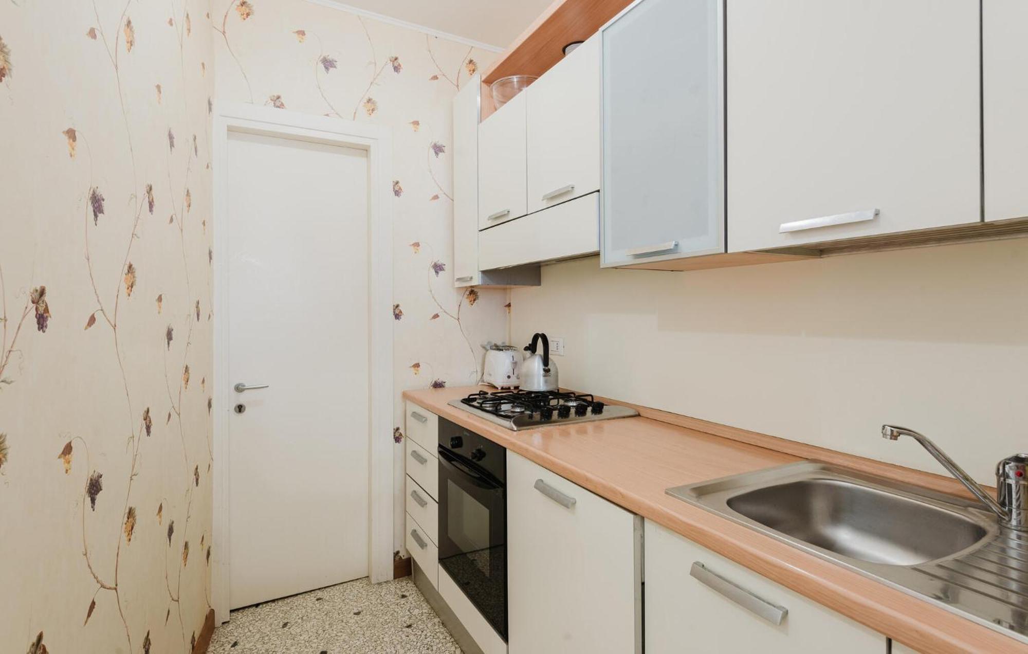 In With Kitchen * Venice