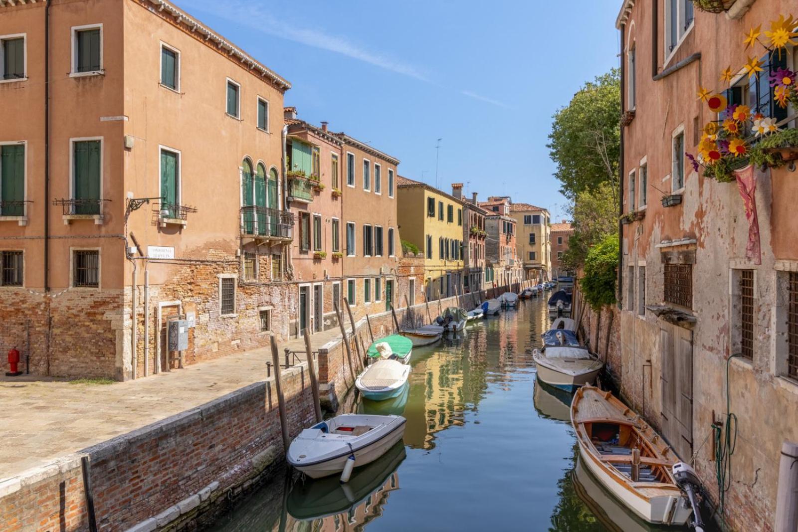 Apartment Zero Stairs + Canal View Venice