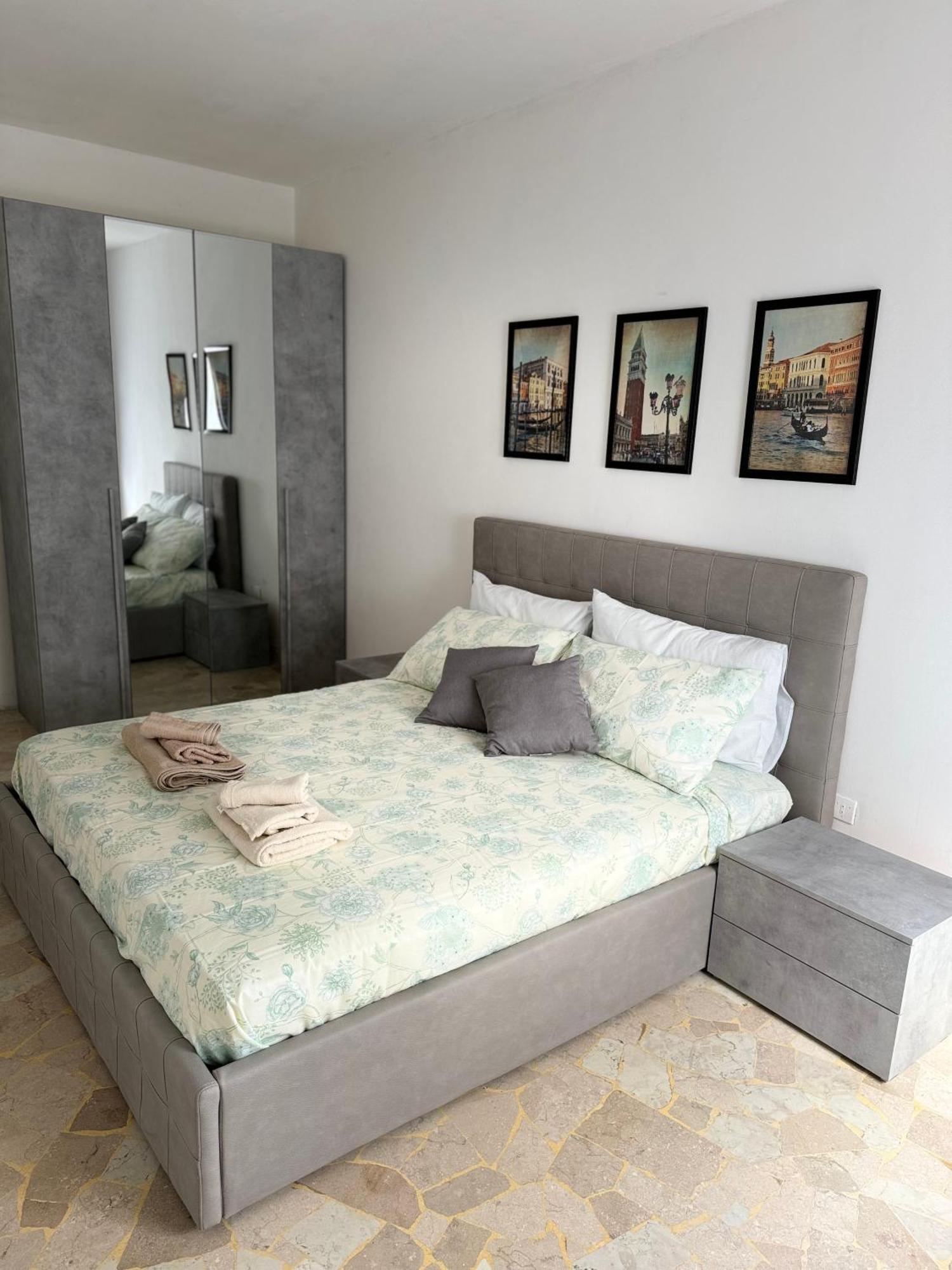 Apartment Grey Venice