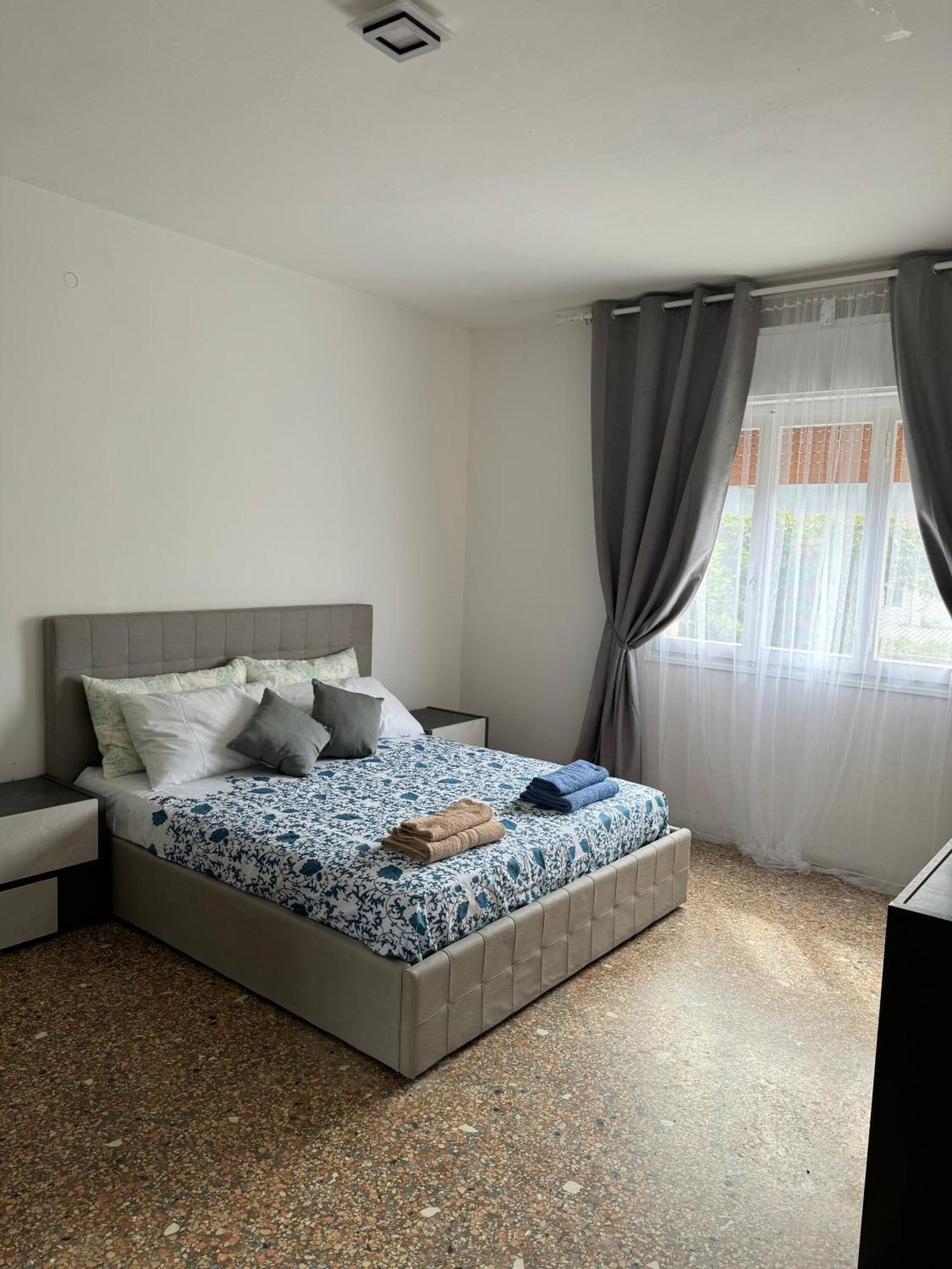 Grey * Venice