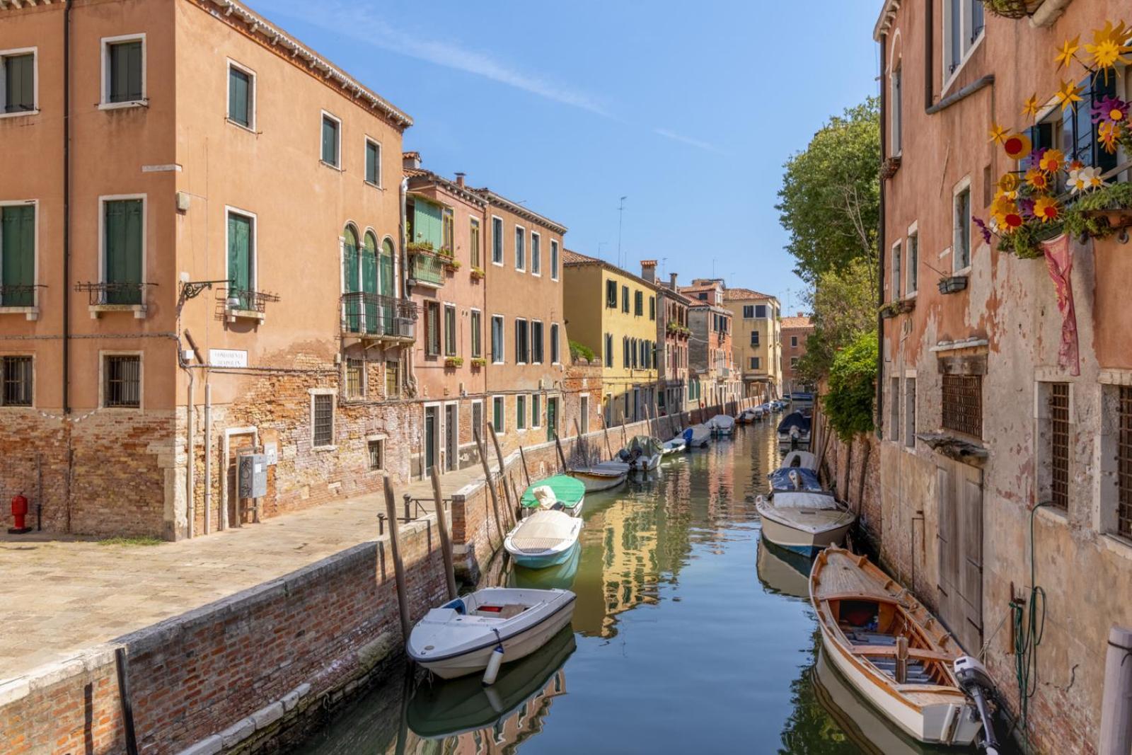 Apartment Zero Stairs + Canal View Venice