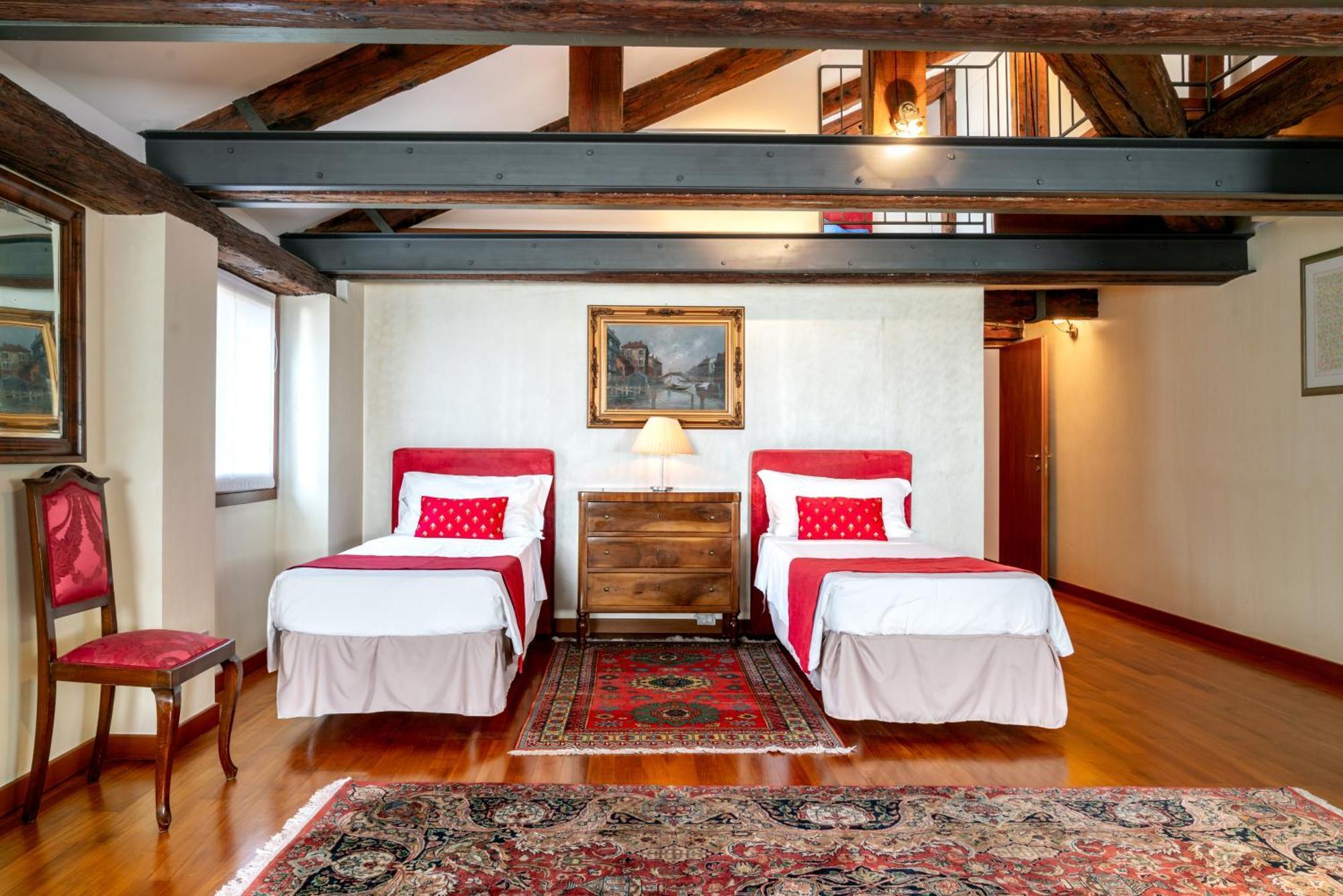 Casa de hóspedes Palazzo San Luca 3*