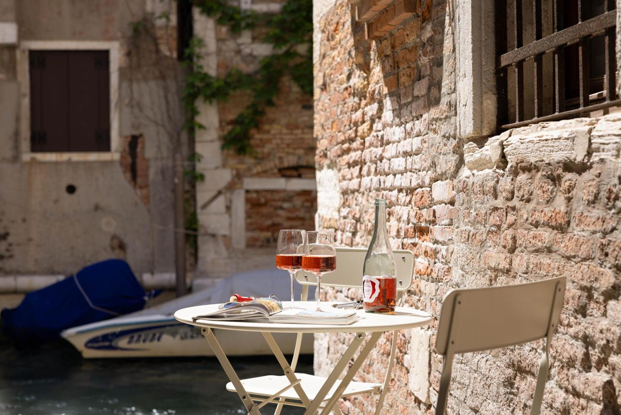 Apartment Canal House *