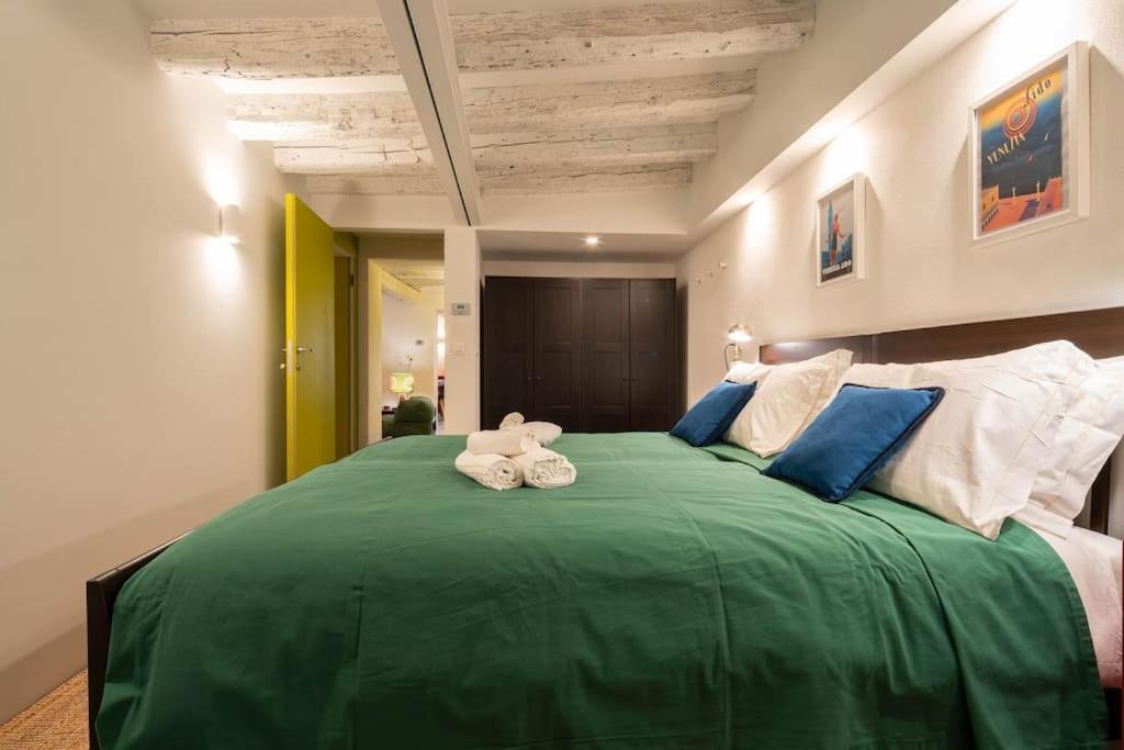 Rialto Design * Venice