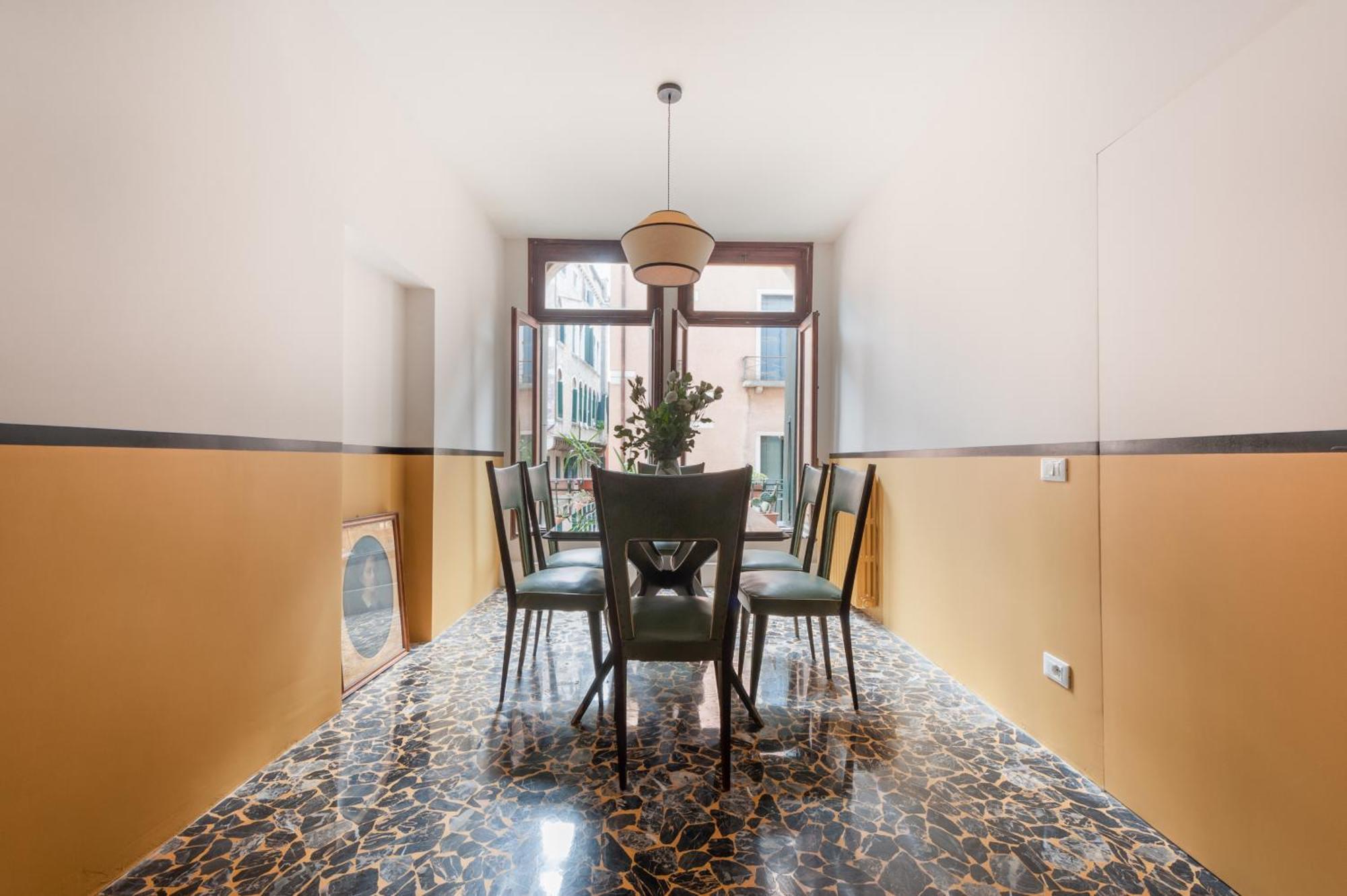 Sant'angelo Canal View Apartment