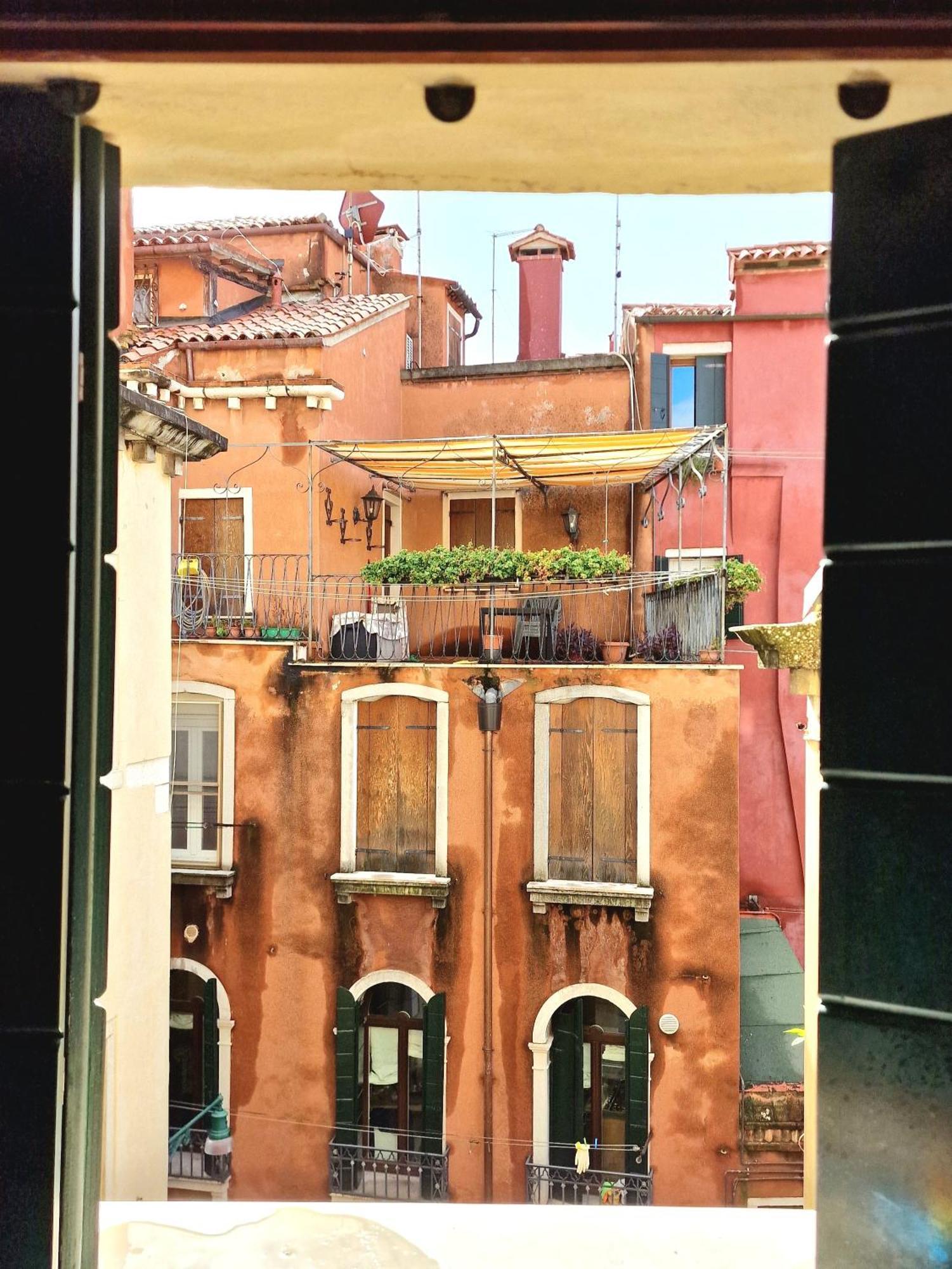 Gondolier's - Sweet Life Venice